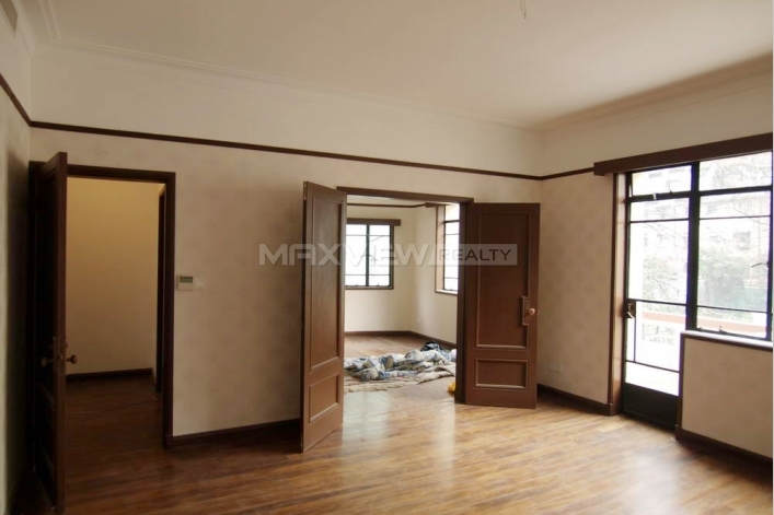 Old Apartment on Nanhui Road 3bedroom 360sqm ¥60,000 SH009170