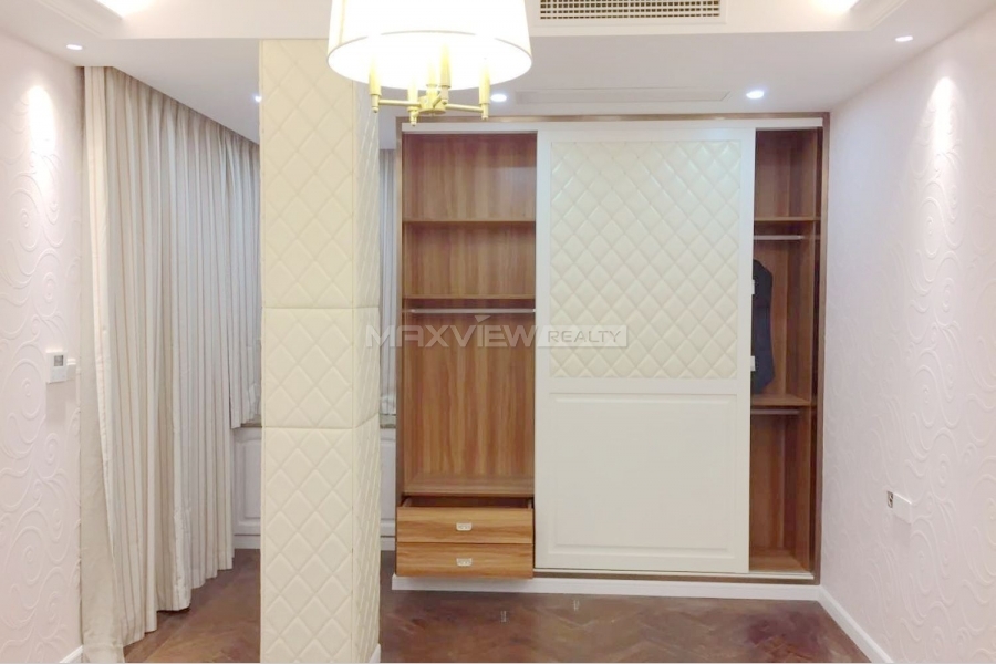 Shanghai property on Huaihai M. Road 2bedroom 101sqm ¥28,000 SH017180