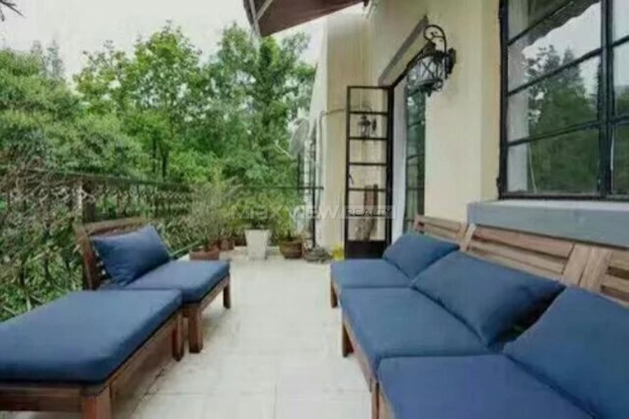 Rent a house in Shanghai on Gao an Road 3bedroom 180sqm ¥36,000 SH017260