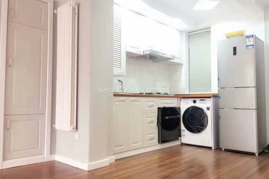 Old apartment for rent on Huaihai M Rd 1bedroom 76sqm ¥16,000 SH017488 