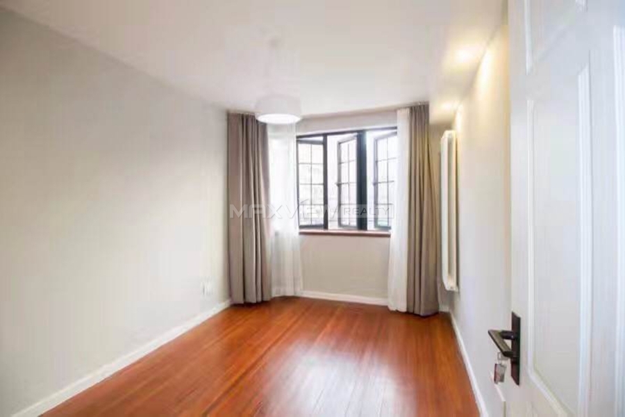 Old apartment for rent on Huaihai M Rd 1bedroom 76sqm ¥16,000 SH017488 