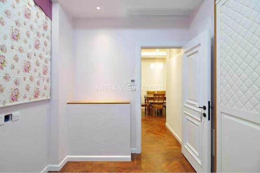 Old apartment for rent on Huaihai M Rd 2bedroom 110sqm ¥25,000 SH017495