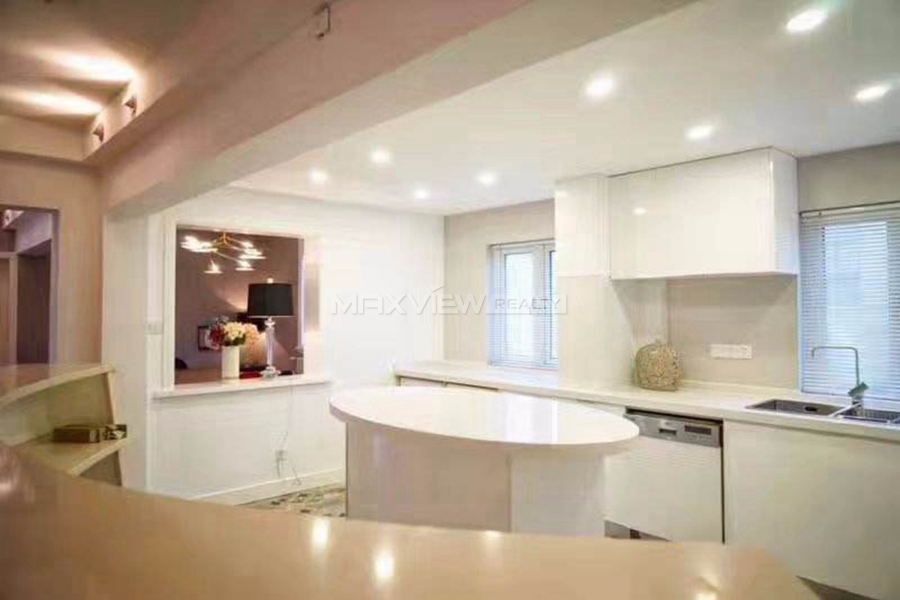 Old apartment for rent on Huaihai M Rd 2bedroom 110sqm ¥25,000 SH017495