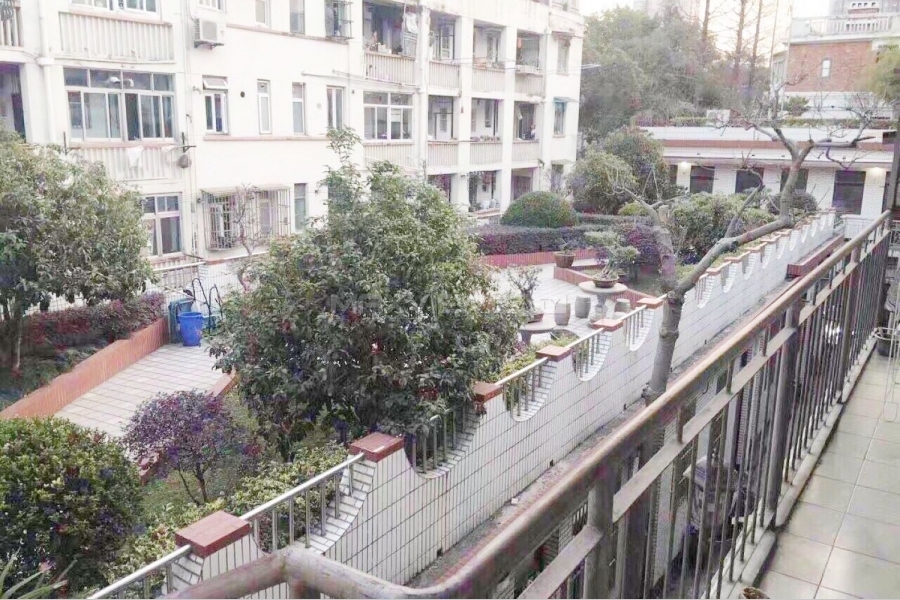 Shanghai old apt rent on Nan Chang Road 4bedroom 110sqm ¥18700 SH017481