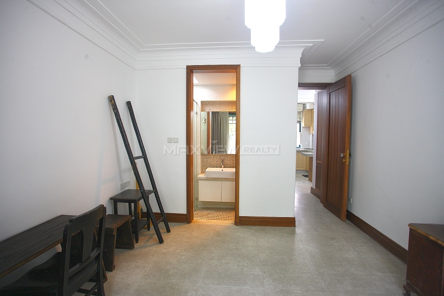 Old Apartment for rent on Yongfu Rd 2bedroom 95sqm ¥17,000 3D003