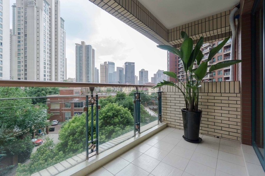 Apartment in Shanghai The Courtyard 3bedroom 140sqm ¥35,000 SHR0141