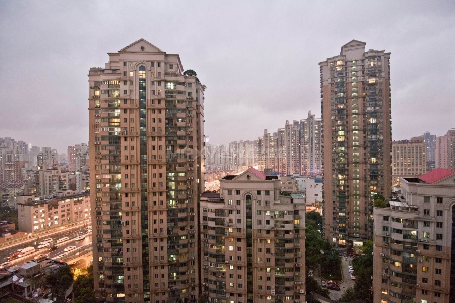 shanghai apartment in Datong Garden 4bedroom 200sqm ¥25,000 
