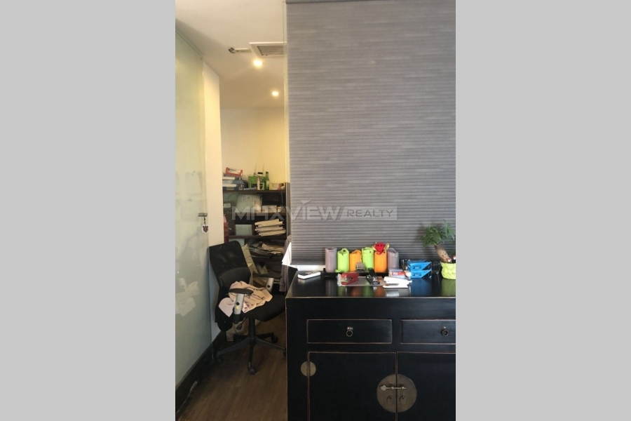 Old Apartment On Nanjing West Road 3bedroom 211sqm ¥33,000 PRY00142