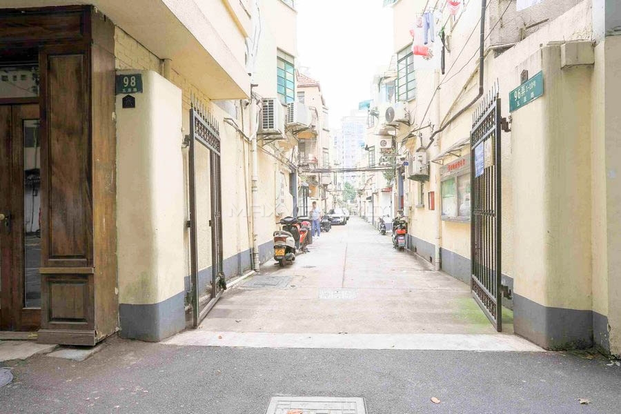 Old Lane House On Wuyuan Road 2bedroom 80sqm ¥25,000 PRS3767