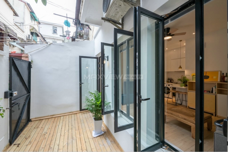 Old Lane House on Nanjing West Road with Private Garden 1bedroom 70sqm ¥15,000 PRY6047
