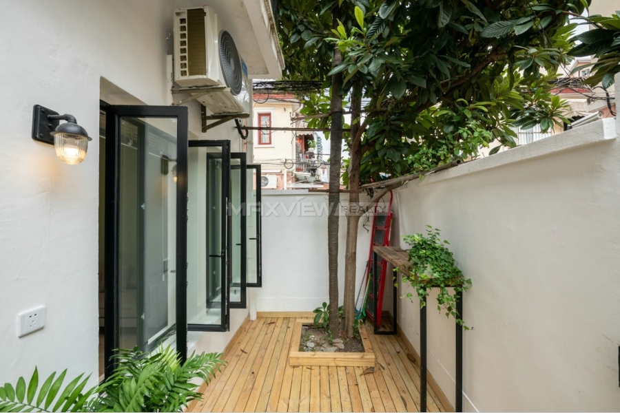 Old Lane House on Nanjing West Road with Private Garden 1bedroom 70sqm ¥15,000 PRY6047