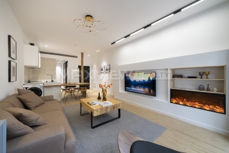 Wulumuqi Middle Road | 乌鲁木齐中路 1bedroom 80sqm ¥22,000 SHL19296