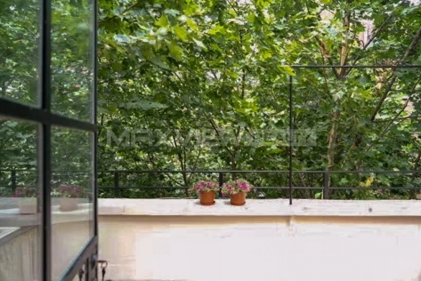 Old Lane House on Changle Road with a Terrace 3bedroom 90sqm ¥20,000 PRM20612
