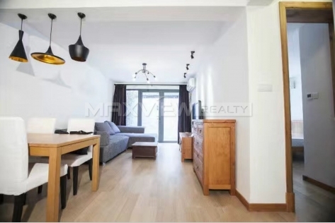 Rent Glamorous Old Apartment on Xinhua Road