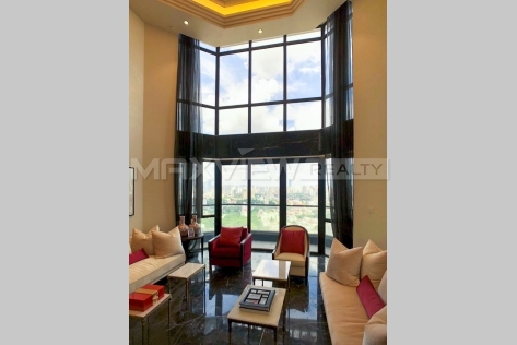 Penthouse in Le Chateau Huashan with a Roof Terrace