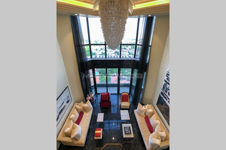 Penthouse in Le Chateau Huashan with a Roof Terrace&nbsp;5bedroom&nbsp;592sqm&nbsp;&yen;100,000&nbsp;PRM20955