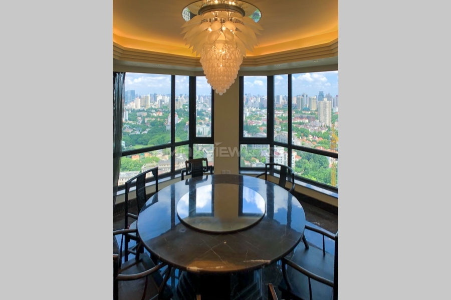 Penthouse in Le Chateau Huashan with a Roof Terrace&nbsp;5bedroom&nbsp;592sqm&nbsp;&yen;100,000&nbsp;PRM20955