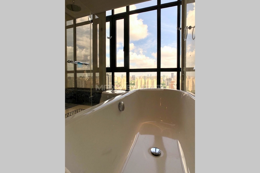 Penthouse in Le Chateau Huashan with a Roof Terrace&nbsp;5bedroom&nbsp;592sqm&nbsp;&yen;100,000&nbsp;PRM20955