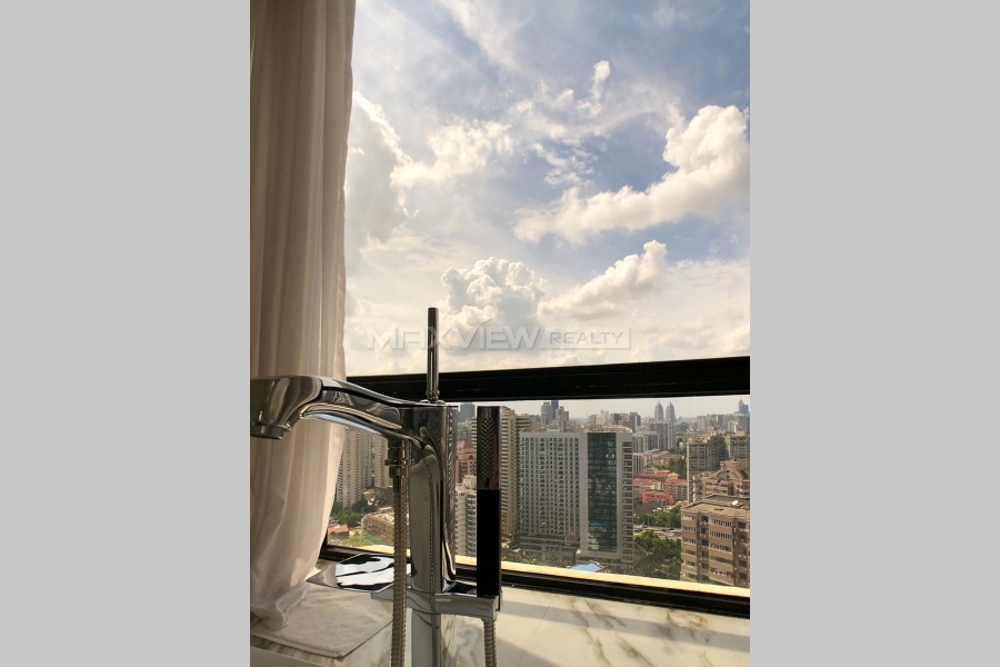 Penthouse in Le Chateau Huashan with a Roof Terrace&nbsp;5bedroom&nbsp;592sqm&nbsp;&yen;100,000&nbsp;PRM20955