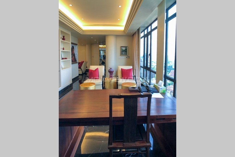 Penthouse in Le Chateau Huashan with a Roof Terrace&nbsp;5bedroom&nbsp;592sqm&nbsp;&yen;100,000&nbsp;PRM20955