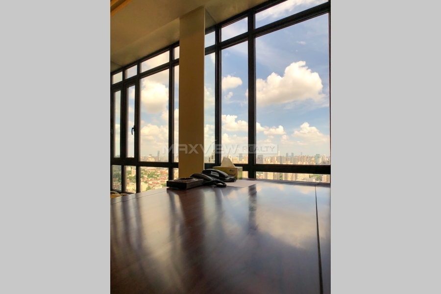 Penthouse in Le Chateau Huashan with a Roof Terrace&nbsp;5bedroom&nbsp;592sqm&nbsp;&yen;100,000&nbsp;PRM20955