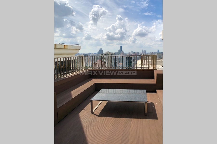 Penthouse in Le Chateau Huashan with a Roof Terrace&nbsp;5bedroom&nbsp;592sqm&nbsp;&yen;100,000&nbsp;PRM20955