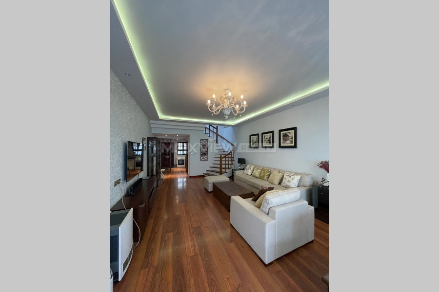 Old Lane House on Nanjing West Road with Private Garden and Roof Terrace&nbsp;4bedroom&nbsp;136sqm&nbsp;&yen;36,000&nbsp;PRM20990