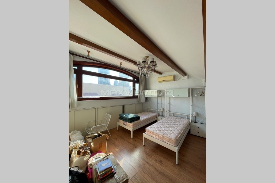 Old Lane House on Nanjing West Road with Private Garden and Roof Terrace&nbsp;4bedroom&nbsp;136sqm&nbsp;&yen;36,000&nbsp;PRM20990