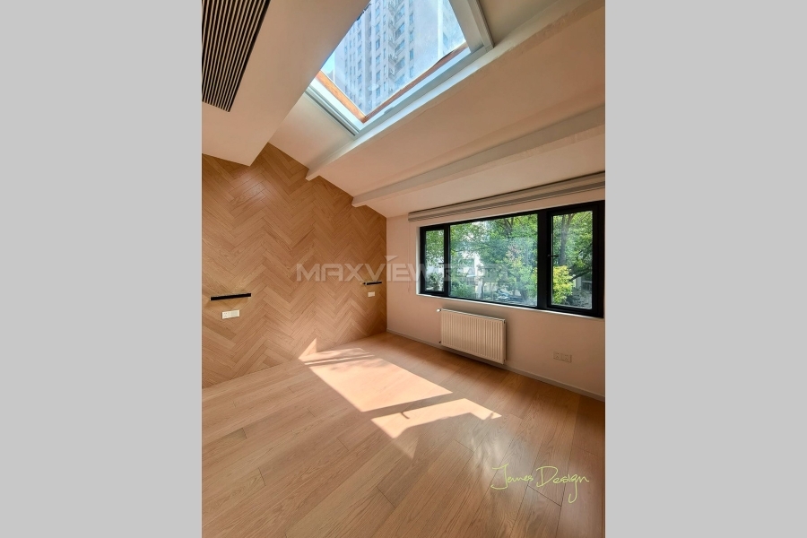Old Lane House on Xiangyang South Road with Roof Terrace&nbsp;4bedroom&nbsp;168sqm&nbsp;&yen;40,000&nbsp;PRM21025