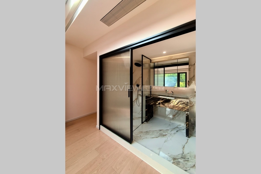 Old Lane House on Xiangyang South Road with Roof Terrace&nbsp;4bedroom&nbsp;168sqm&nbsp;&yen;40,000&nbsp;PRM21025