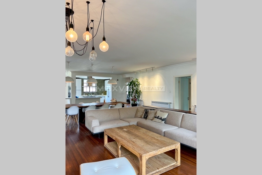 Old Apartment on Anting Rd with Roof Terrace&nbsp;4bedroom&nbsp;223sqm&nbsp;&yen;47,000&nbsp;PRM21034