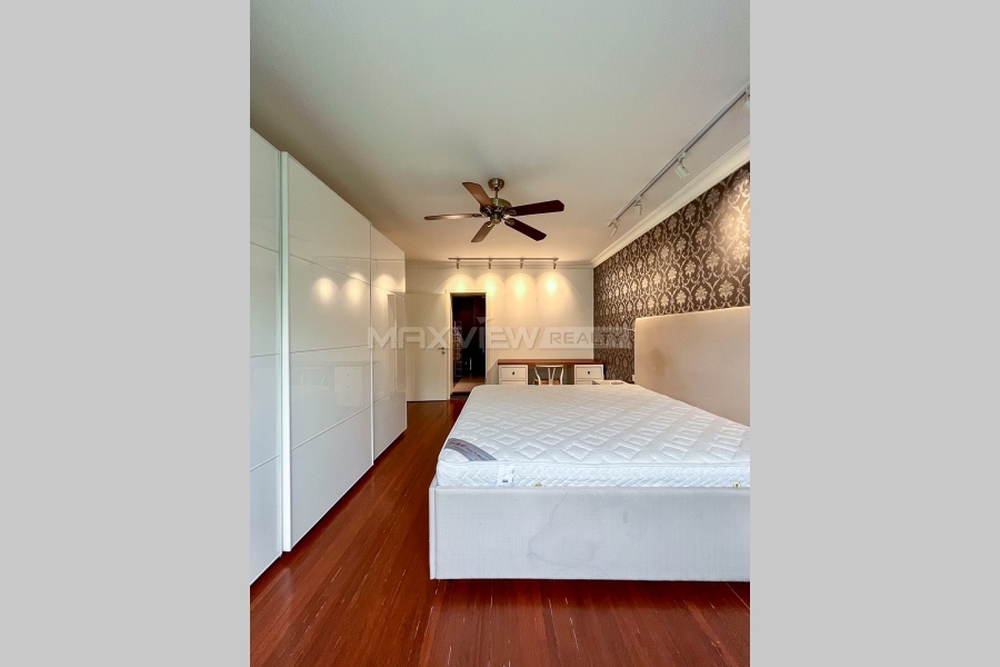 Old Apartment on Anting Rd with Roof Terrace&nbsp;4bedroom&nbsp;223sqm&nbsp;&yen;47,000&nbsp;PRM21034
