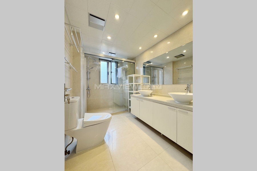 High-Floor Four-Bedroom Apartment with Panoramic Views at Top of City&nbsp;4bedroom&nbsp;210sqm&nbsp;&yen;40,000&nbsp;PRM21095