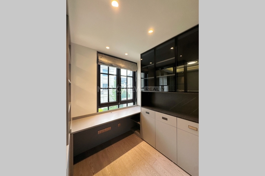 Furnished 4-Bedroom Villa at Glorious Classic&nbsp;4bedroom&nbsp;258sqm&nbsp;&yen;35,000&nbsp;PRM21099